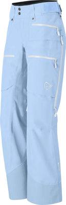 Pantalon Lofoten Gore-Tex Insulated femme Norrøna, coloris Cashmere Blue, vue de trois-quarts