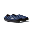 Pantoufles Thermoball™ V Traction pour homme The North Face, coloris Summit Navy / TNF White, vue de trois-quarts