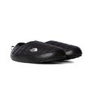 Pantoufles Thermoball™ V Traction pour homme The North Face, coloris TNF Black / TNF White, vue de trois-quarts